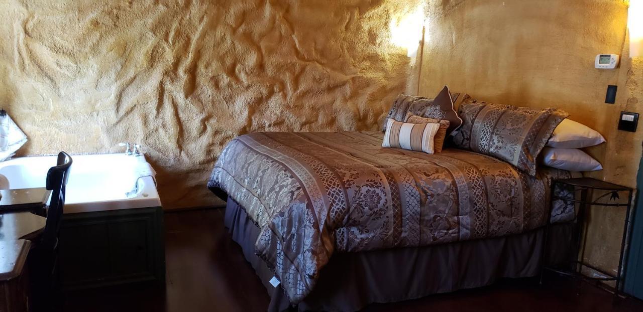 Cabernet House, An Old World Bed & Breakfast
