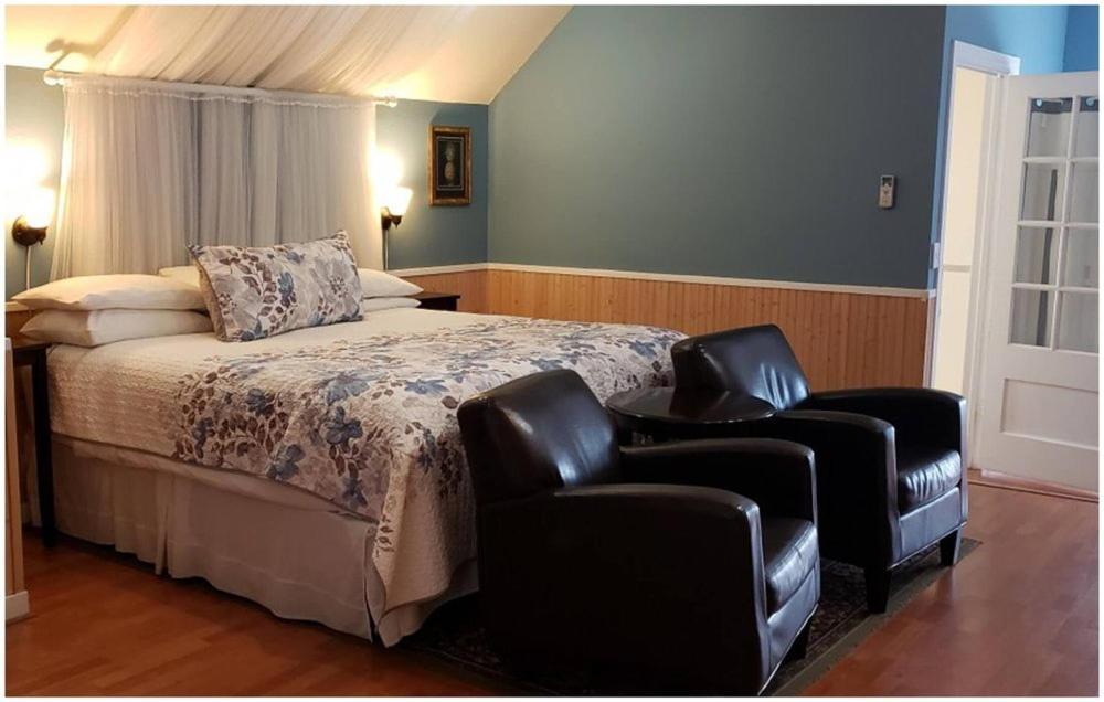 Cabernet House, An Old World Bed & Breakfast Napa