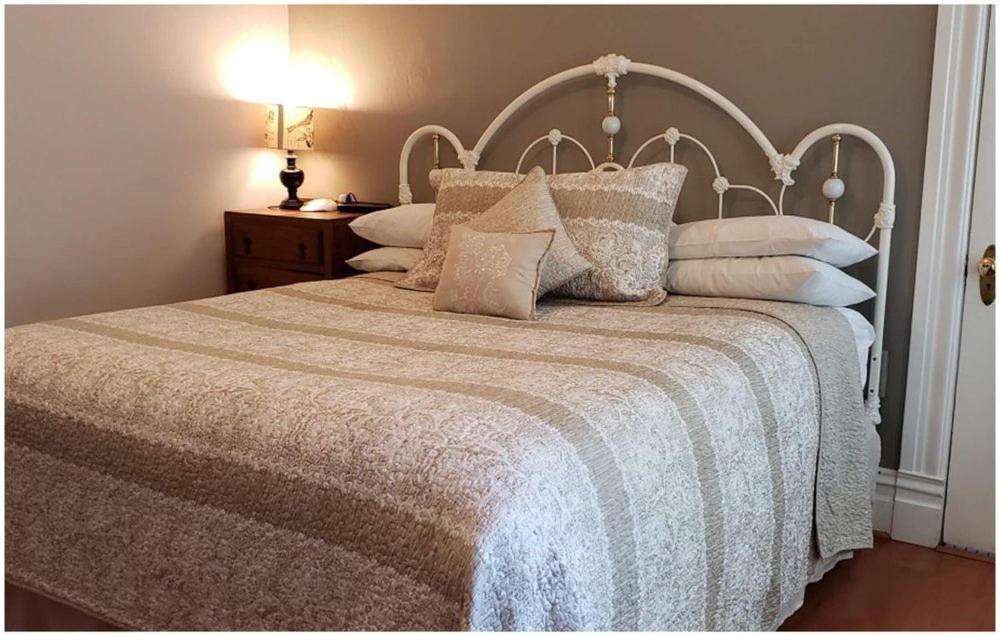 Bed & Breakfast Cabernet House, An Old World Napa