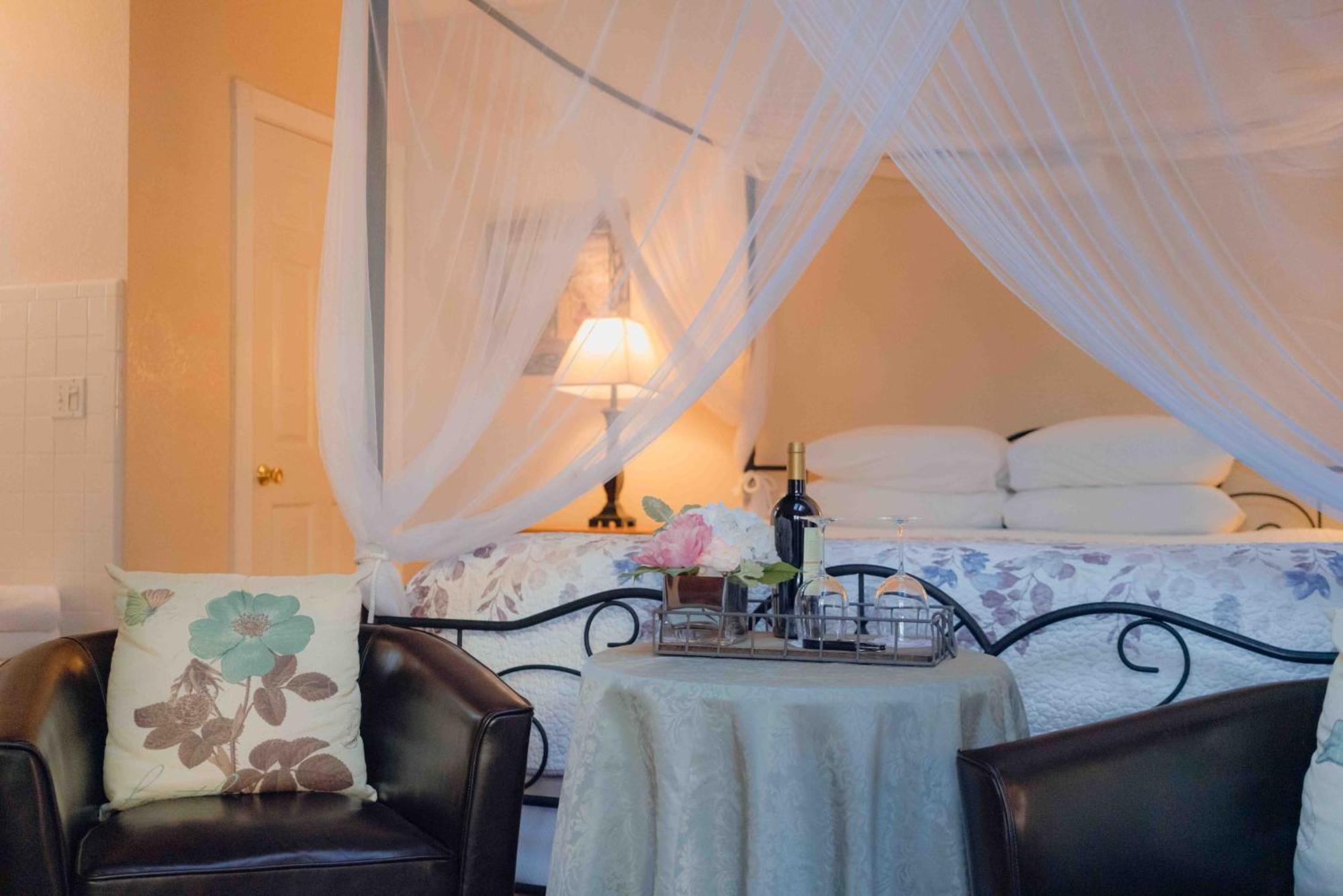 Cabernet House, An Old World Bed & Breakfast