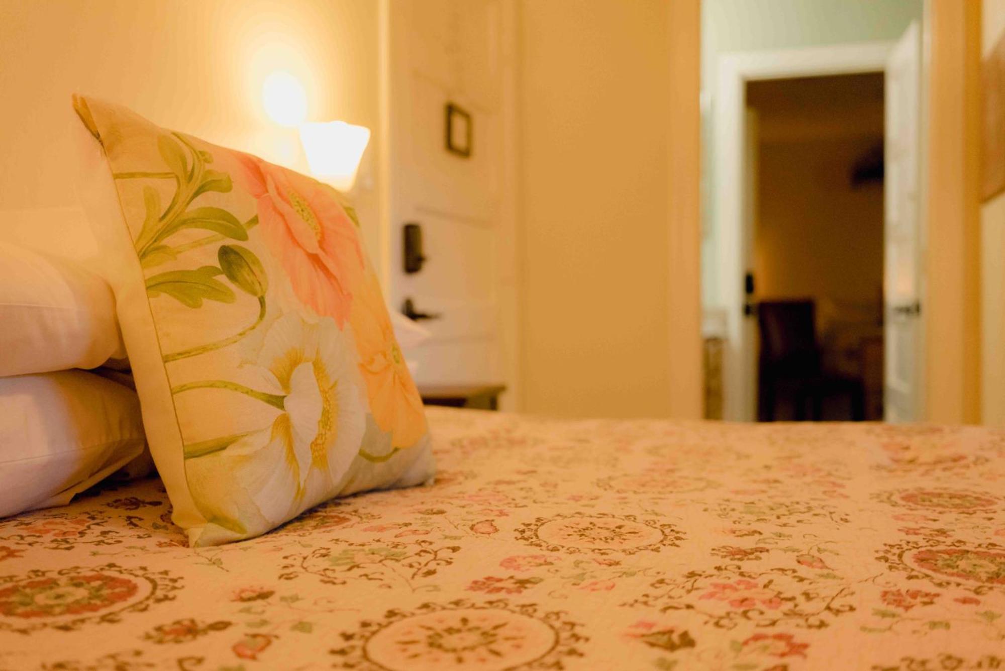 Cabernet House, An Old World Bed & Breakfast Napa