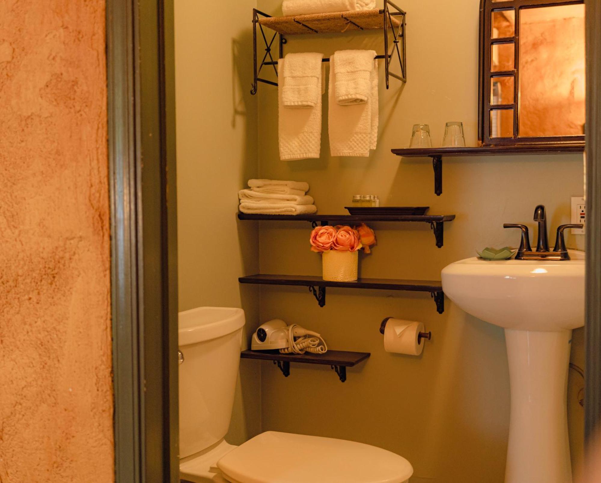 Cabernet House, An Old World Bed & Breakfast