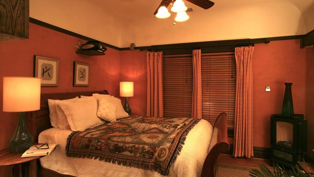 Cabernet House, An Old World Bed & Breakfast Napa