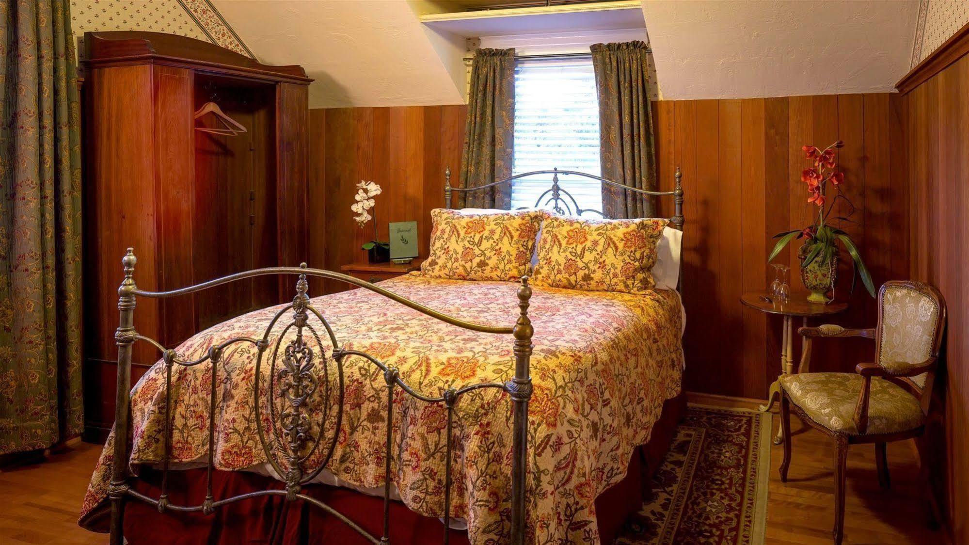 Cabernet House, An Old World Bed & Breakfast Napa