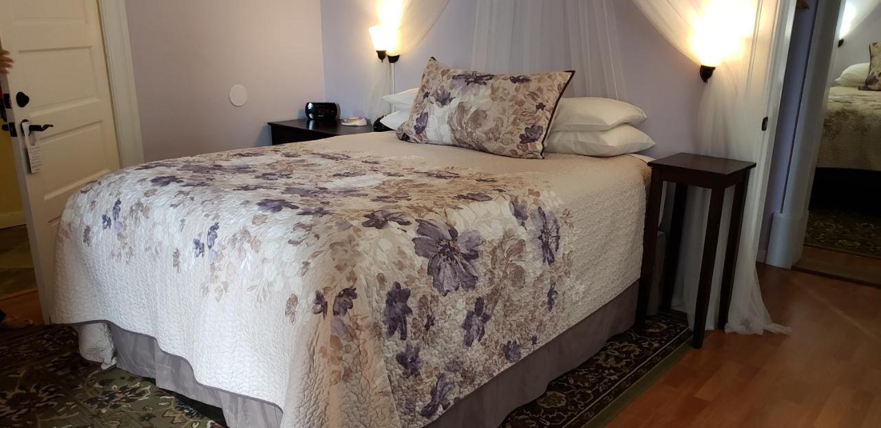 Bed & Breakfast Cabernet House, An Old World