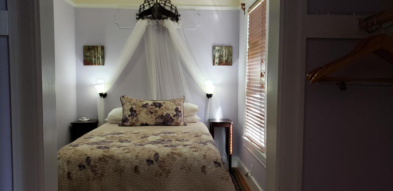 Bed & Breakfast Cabernet House, An Old World Napa