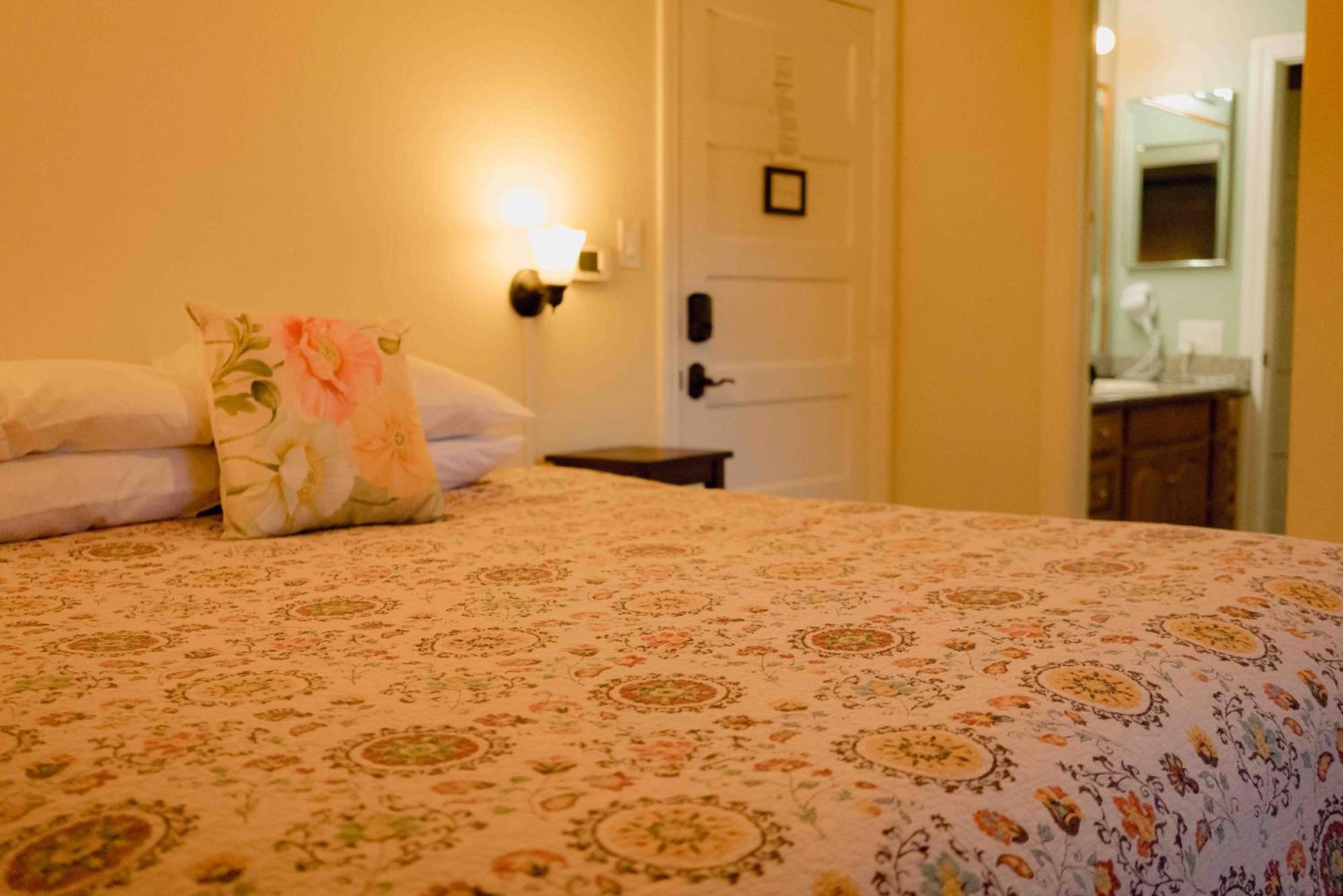 Cabernet House, An Old World Bed & Breakfast