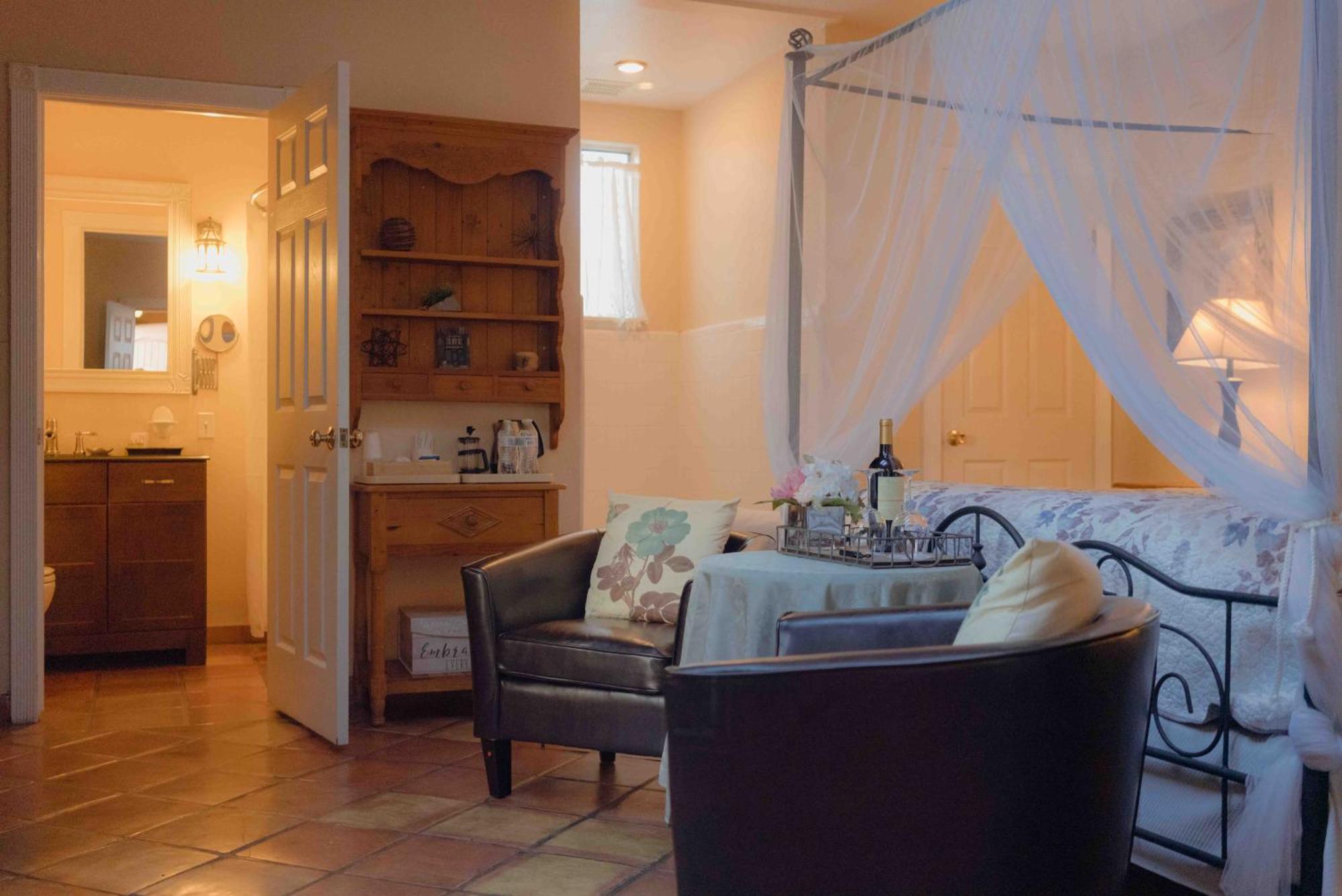 Cabernet House, An Old World Bed & Breakfast