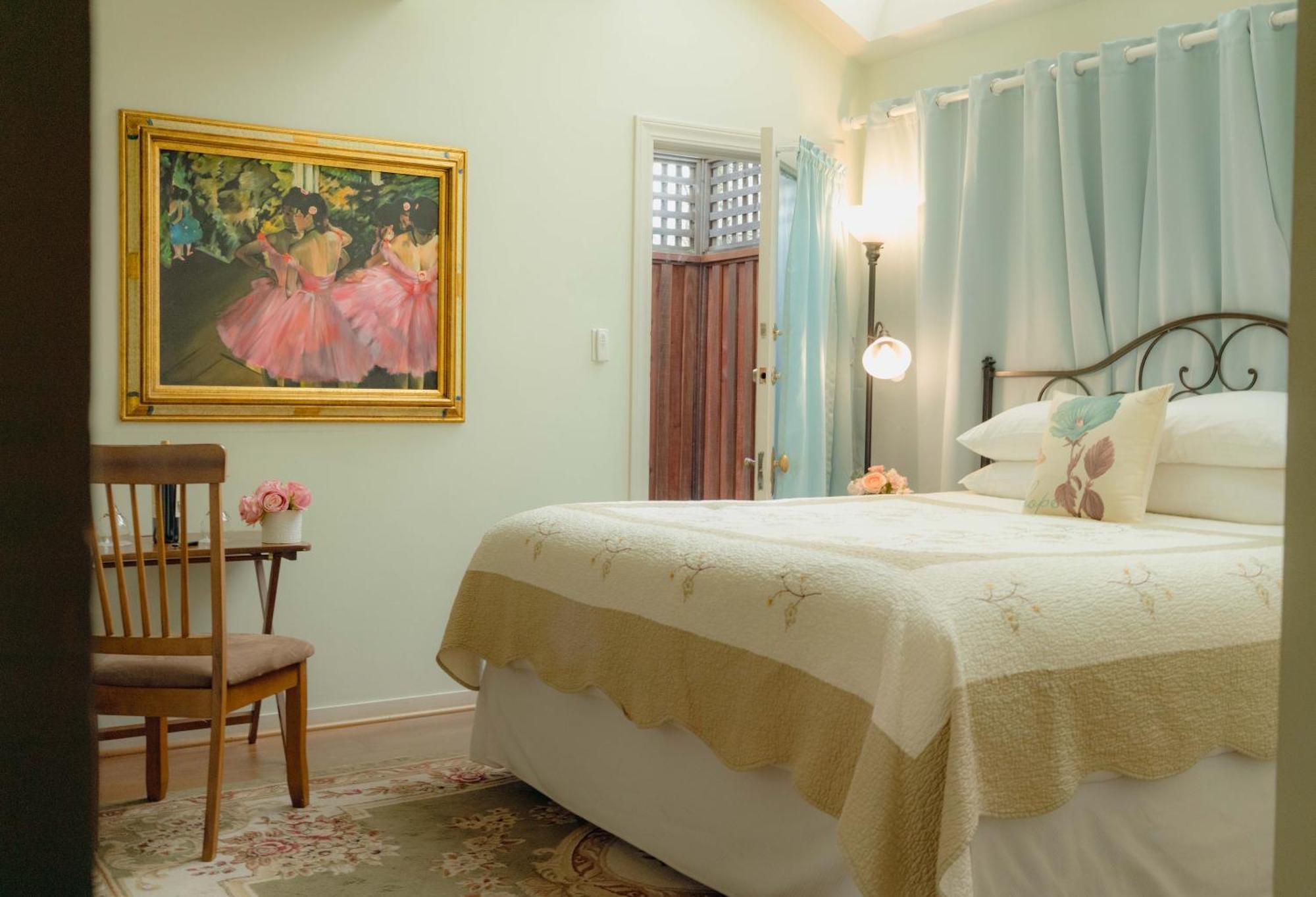 Bed & Breakfast Cabernet House, An Old World 4*