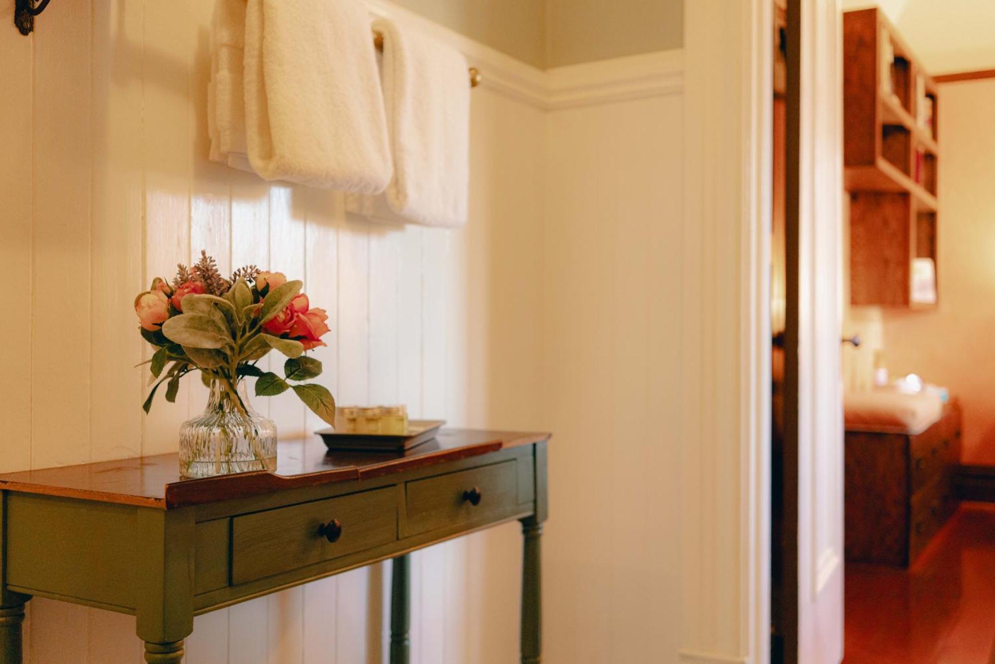 Bed & Breakfast Cabernet House, An Old World Napa